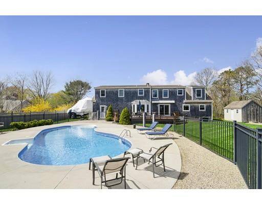 6 Weeks Pond Dr, Sandwich, MA 02644