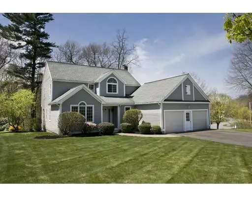 2 Old Farm Cir, Shrewsbury, MA 01545