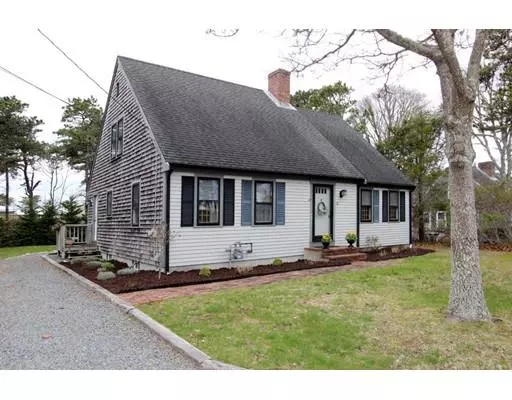 70 Middle Rd, Chatham, MA 02633