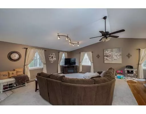 Southwick, MA 01077,33 Iroquois Dr