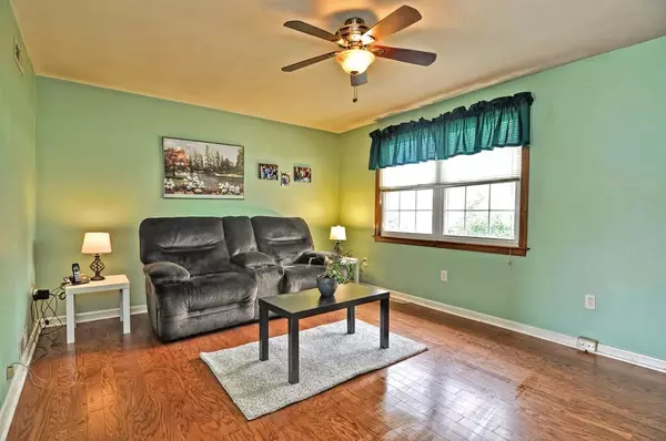 Plainville, MA 02762,164 E Bacon St #3