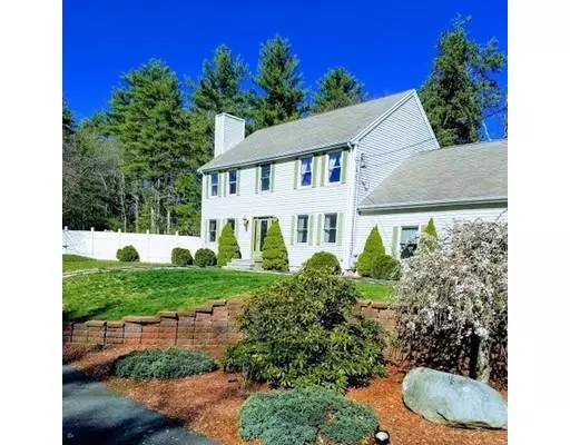 31 Hyacinth Ln, Taunton, MA 02718