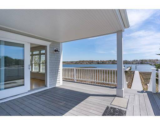 266 Monomoscoy Rd, Mashpee, MA 02649