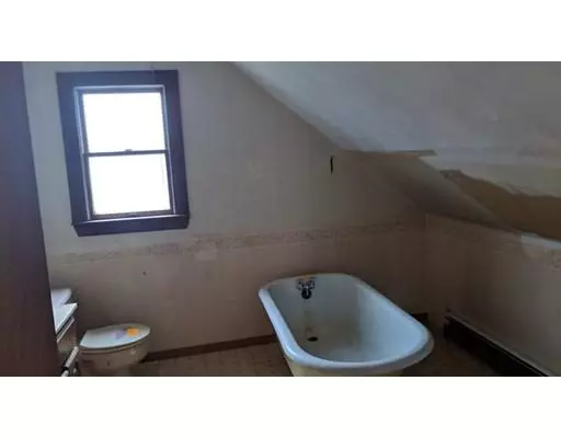 Warwick, RI 02888,23 Delaware Ave