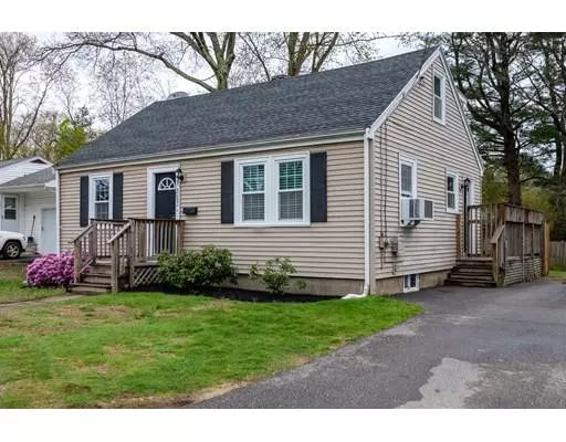 393 South St, Holbrook, MA 02343