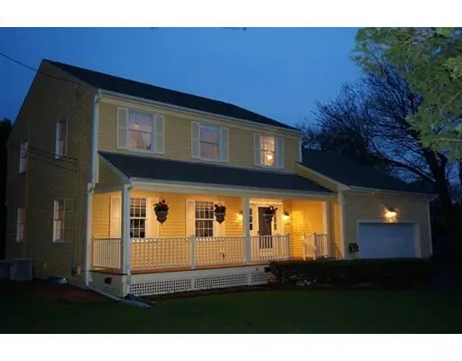 18 Greylock Rd, Bristol, RI 02809