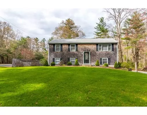 4 Lakeshore Dr, Pembroke, MA 02359