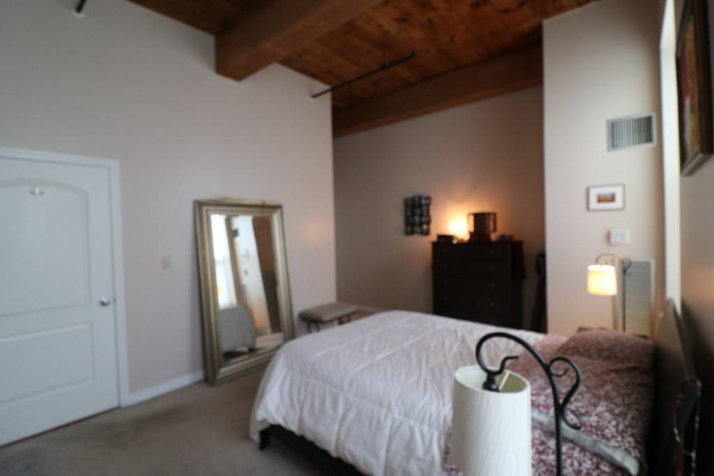 Lowell, MA 01854,52 Lawrence #208