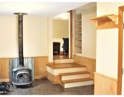 Sturbridge, MA 01566,2 Leslie Ln