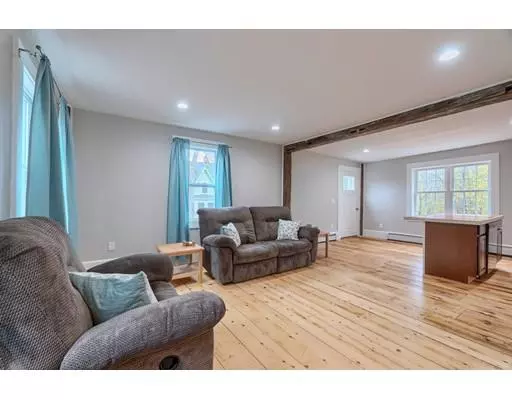 Royalston, MA 01368,10 Main St