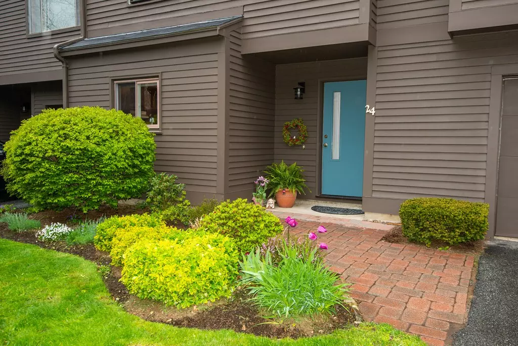 Ipswich, MA 01938,401 Colonial Drive #24