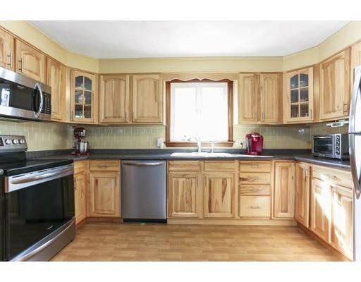 31 Winfield St, Freetown, MA 02717