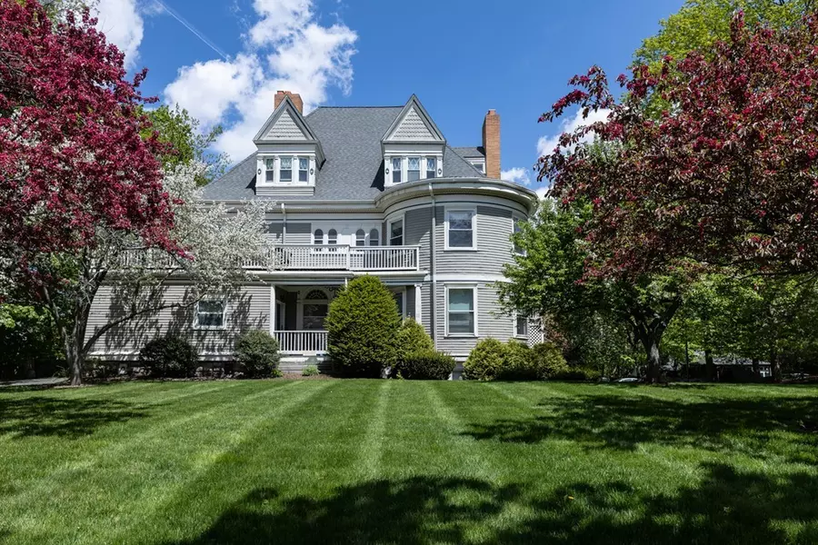 11 Washington St #4, Newton, MA 02458