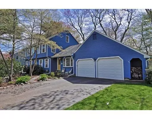 35 Laurie Ln, North Attleboro, MA 02760
