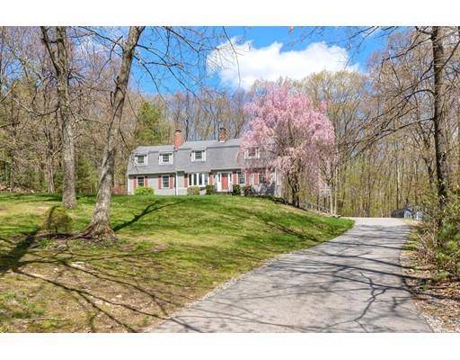 19 E Applewood Dr, Charlton, MA 01507