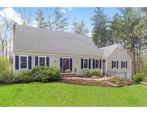 2 Briarcliff Lane, Hamilton, MA 01982