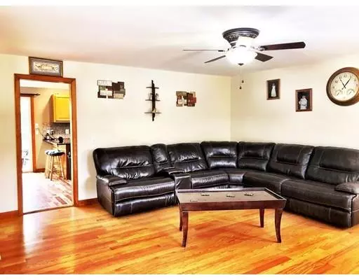 Swansea, MA 02777,63 Laurie Ln