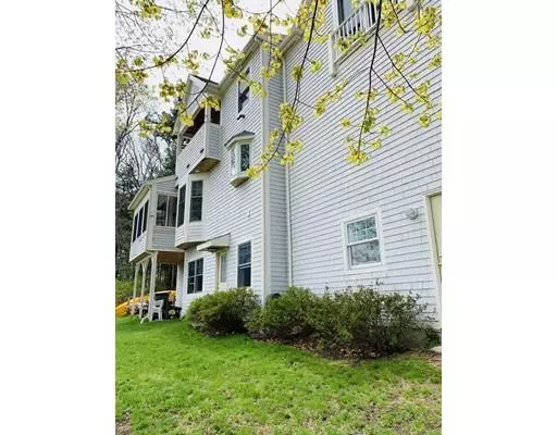 Bourne, MA 02532,9 Pine Ridge Rd