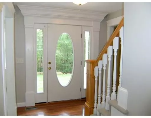 Milford, MA 01757,3 Mohegan Cir