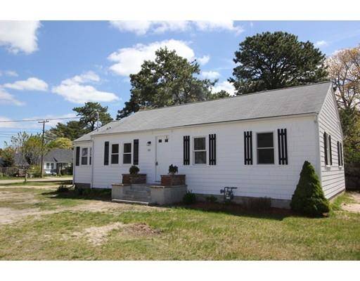 198 Seacoast Shores Boulevard, Falmouth, MA 02536