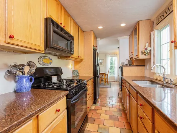 Ipswich, MA 01938,2 Agawam Ave #1