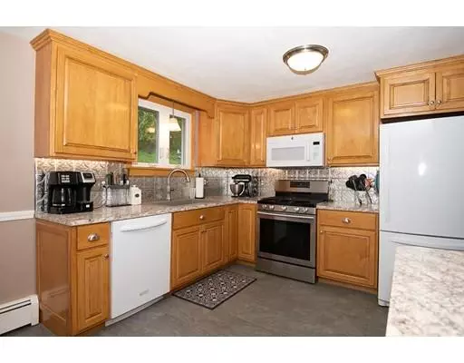 Auburn, MA 01501,32 Manor Rd