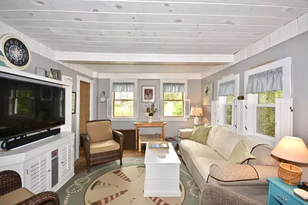 Mattapoisett, MA 02739,8-10 Pine Island Rd