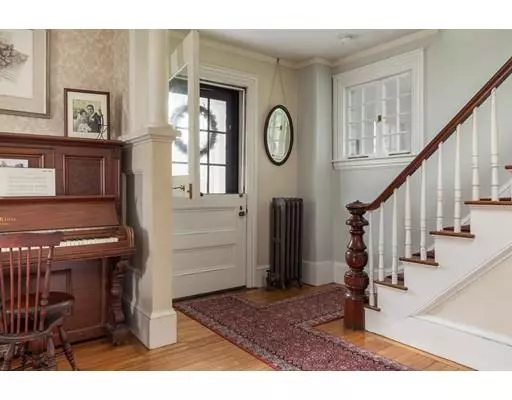 Southborough, MA 01772,26 Oak Hill Rd