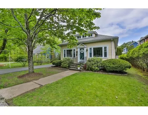 17 Meriam St, Wakefield, MA 01880