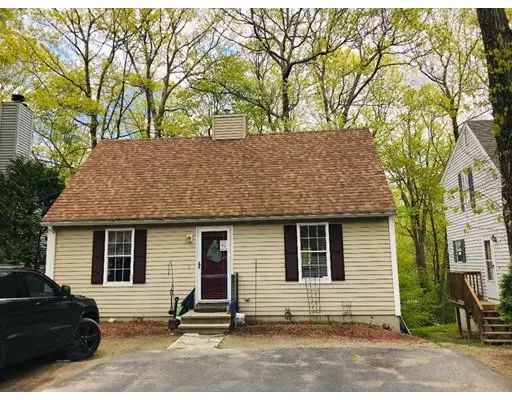 3 Williamsburg Dr, Uxbridge, MA 01569