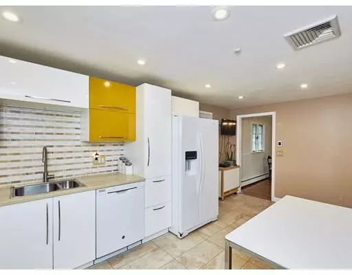 Southborough, MA 01772,6 Leonard Drive