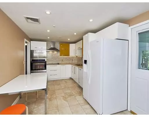 Southborough, MA 01772,6 Leonard Drive