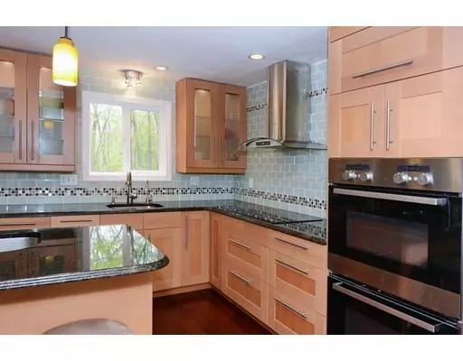 Southborough, MA 01772,7 High Ridge Rd