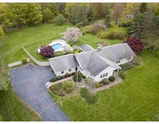 126 Fiske Hill Rd, Sturbridge, MA 01566