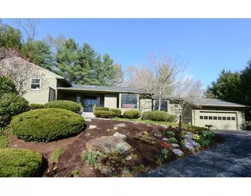 34 Crowningshield Dr, Paxton, MA 01612