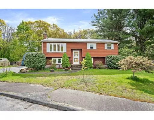 2 Lantern Rd, Holbrook, MA 02343