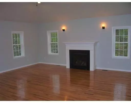 Rutland, MA 01543,10 Sedona Circle