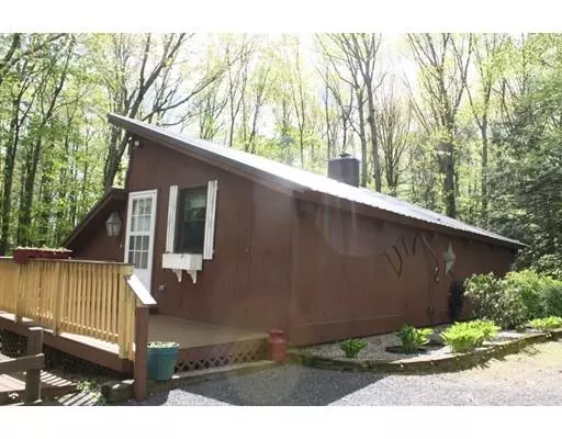 121 Sandgully Rd, Deerfield, MA 01373