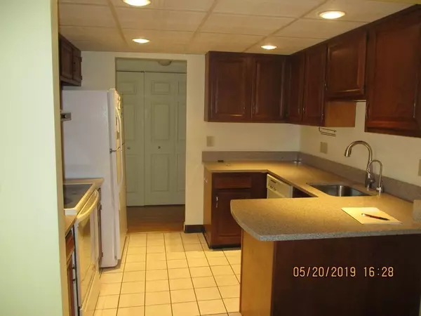 Peabody, MA 01960,4 Ledgewood Way #8