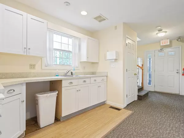 Danvers, MA 01923,240 Newbury St