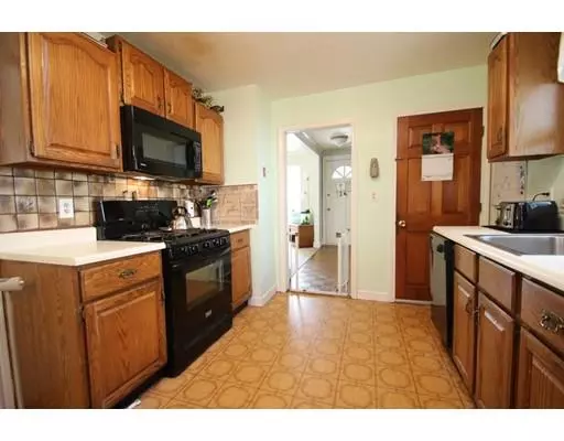 Saugus, MA 01906,9 Central Place