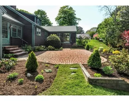Duxbury, MA 02332,32 Harrison St
