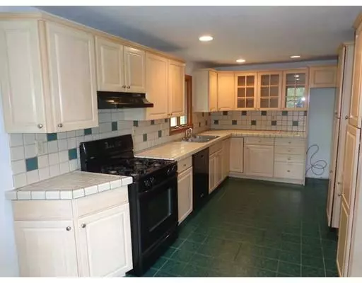 Raynham, MA 02767,123 Lakeview Dr