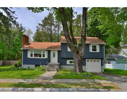 68 Brook Dr, Lynnfield, MA 01940