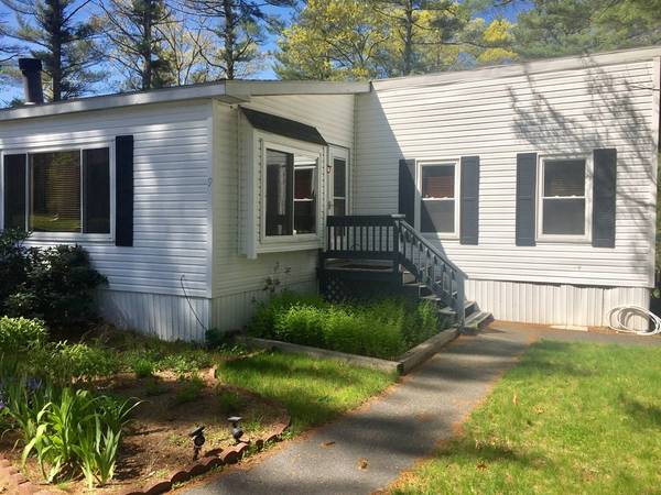 9 Carol St, Carver, MA 02330