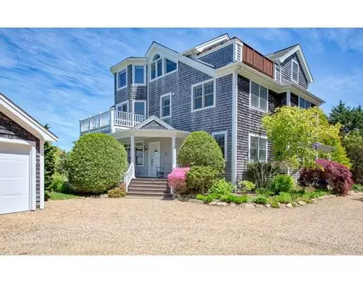 15 Dover St, Oak Bluffs, MA 02557