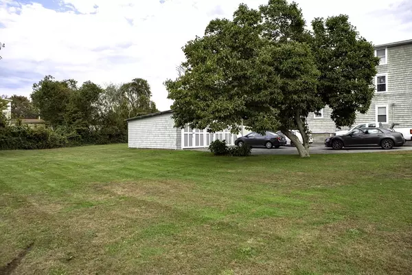 Tiverton, RI 02878,392 Hooper St