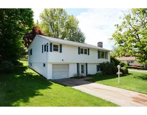 2 Tanglewood Dr, Shrewsbury, MA 01545