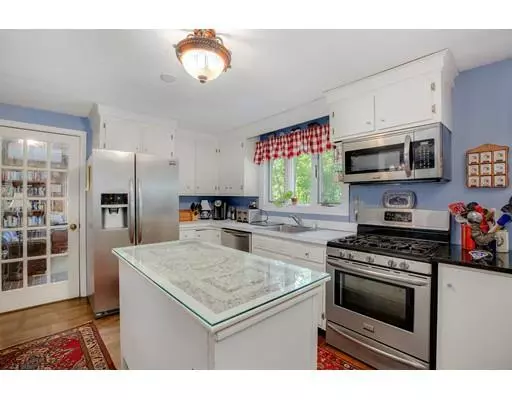 Walpole, MA 02081,28 Brown Dr