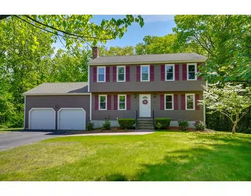 7 Gaskill Cir, Hopedale, MA 01747